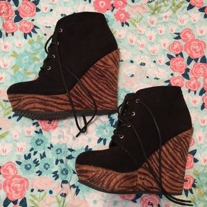 G by Guess zebra booties 👢